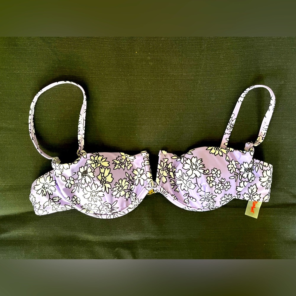 Romwe floral bikini top in size M, but is is actually size small